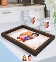 BK Gift Kişiye Özel İsimli Sevgililer Karikatürlü Doğal Ahşap Tepsi ve 2’li Kahve Fincan Seti-3