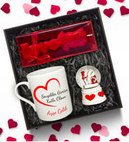 Kişiye Özel Beyaz Kupa & Love Kar Küresi & Love Mum Hediye Seti