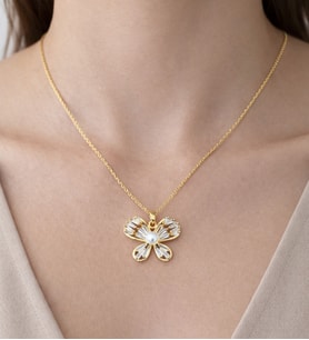 İnci Detaylı Kelebek Model Kolye