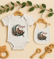 Pia Baby Premium %100 Pamuk İsme Özel Organik Baskılı Çıtçıtlı Bebek Body Ve Önlük 5002-20 (Ekru)