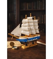 Dekoratif Premium Ahşap El Yapımı Yelkenli Gemi Maketi Ev Ofis Masa Üstü Biblo 24 x 24 CM MAVİ 529-C (Çok Renkli)