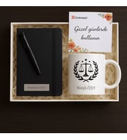 Kişiye Özel Cizgili Defter Siyah Kalem ve Beyaz Kupa Bardak Kutulu Hediye Seti
