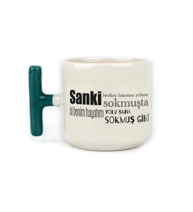 Sanki Herkes Hayatını Yoluna Sokmuşta Baskılı Yeşil Kulplu T Kupa