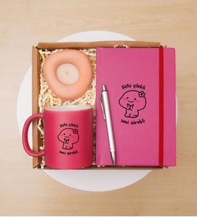 Sütlü Çilekli Seni Sürekli Temalı, Defter, Kalem, Kupa, Mum Hediye Seti