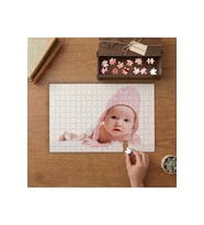 Maviz Gözlü Bebek Tasarımı 240 parça Ahşap Puzzle Ahşap Kutuda MP00693