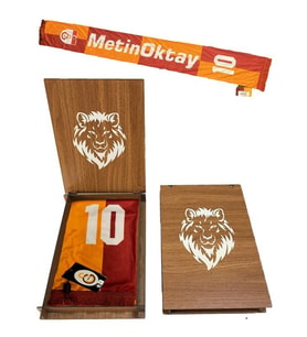 Galatasaray Metin Oktay Kaşkol Şal Atkı Hediyelik Ahşap Kutulu