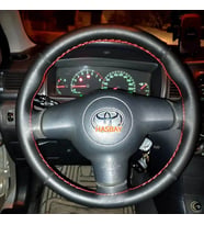DİKİŞLİ DİREKSİYON KILIFI NOKTALI / SİYAH DERİ SİYAH DİKİŞLİ TOYOTA COROLLA 2004-2026 İÇİN