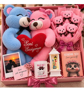 Sevgiliye Romantik Hediye Kutusu Mavi Pembe Sarılan Ayıcık 5'li Pembe Ayıcık Buketi Kupa Defter Fotoğraf ve Kalp