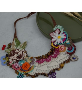 HANDMADE OYALI DANTEL ÜSTÜNE TASARIM KOLYE