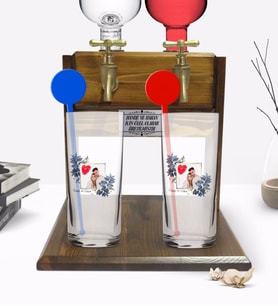 BK Gift Kişiye Özel Renkli Baskılı İsimli Fotoğraflı İkili Vodka Bardağı ve Çift Musluklu Doğal Ahşap Vodka Standı-33 (Model 1)