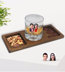 BK Gift Kişiye Özel Sevgililer Karikatürlü Viski Bardağı ve Doğal Masif Ahşap Dikdörtgen Sunum Tabağı Çerezlik Hediye Seti-4