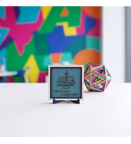 “Allah Bize Yeter, O Ne Güzel Vekildir” Yazılı Dekoratif Obje, Âl-i İmrân 173. Ayet Meâlli Hediyelik Özel Tasarım 10x10 cm