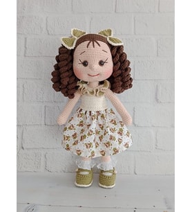 Eylül Kıvırcık Saçlı Karnaval Bebek Amigurumi Organik Oyuncak