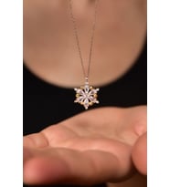 Papatya Silver 925 Ayar Gümüş Rose Kaplama Toplu Beyaz Taşlı Kamelya Çiçeği Kolye (Gold)