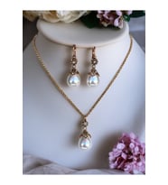 Kristal Taşlı İnci Kolye ve İnci Küpe Seti