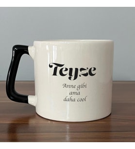 Teyze Baskılı Siyah Kulplu D Kupa