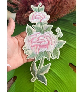 23X12 CM ÜTÜ İLE YAPIŞAN NAKIŞ İŞLEME ÇİÇEKLİ ARMA APLİKE DİKİŞ GİYİM AKSESUARI
