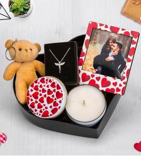 Sevgililer Gününe Özel Kalp Kutuda Love Tasarımlı  Fotoğraflı Çerçeve Mum Ayıcık Anahtarlık Ve Melek Kolye Set