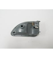 RENAULT KANGOO- 98/03; ÖN KAPI İÇ AÇMA KOLU SOL GRİ PÜTÜRLÜ 8200259376 1476-3014
