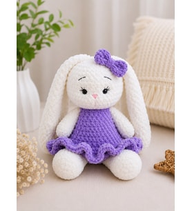 El Yapımı Büyük Amigurumi Tavşan – Mor Elbiseli Yumuşak Örgü Oyuncak ve Uyku Arkadaşı