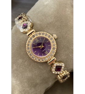 Siyah Saat Kutu İçinde Zirkon Taşlı Şık Altın Gold Mor Renk Metal Kordonlu Zarif Kadın Kol Saati Yılbaşı İçin Hediye Kibar Sevgiliye Eşe Kadına Hanıma Doğum Günü Yıl Dönümü Sürpriz Hediye Ablaya Anneye Teyzeye Halaya Kız Kardeşe Çocuğa