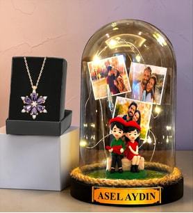 Kişiye Özel Led Işıklı Oturan Çift Biblolu Fanus ve Gerçek Ametist Taşlı Lotus Kolye Hediye Seti