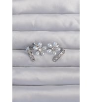 Pirinç Gümüş Renk Zirkon Taşlı Kıvrımlı İnci Çiçek Küpe TJ-BKP9276
