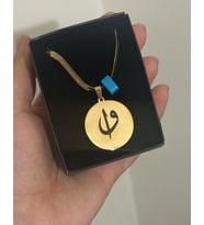 Çelik Elif ve vav arkasında nazar duası kolye büyük plakalı 60 cm italyan zincir (Gold)