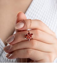 Saklı Takı 925 Ayar Gümüş Garnet Lotus Çiçeği Kolye