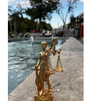 Altın Renkli Adalet Heykeli - Figür Biblo Küçük Boy (Rose Gold Altın)
