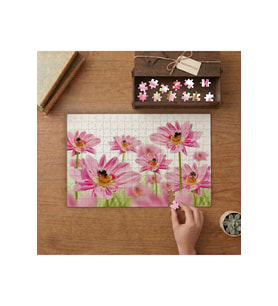 Pembe Çiçeklere Konmuş Arılar Tasarımı 240 parça Ahşap Puzzle Ahşap Kutuda MP04235