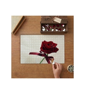 Kurdeleli Kırmızı Gül Tasarımı 240 parça Ahşap Puzzle Ahşap Kutuda MP00209