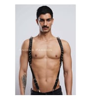 Çivi Detaylı Erkek Göğüs Harness, Erkek Clubwear, Deri Erkek Harness (Kırmızı)