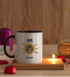 Kişiye Özel Aslan Burcuna Hediye Ahşap Altlıklı Mumlu Siyah Kupa
