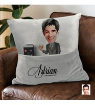 BK Gift Kişiye Özel Boss Baba Karikatür Tasarımlı Organizer Kumanda ve Atıştırmalık Cepli Gri Kırlent Yastık-8 Arkadaşa Hediye, Cepli Yastık