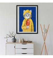 Sarı Yağmurluklu Kedi Temalı Dekoratif Tablo Sök Tak Çerçeve