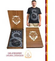 Galatasaray Orijinal 5 Yıldız Atatürk İmzalı T-shırt Forma Hediyelik Ahşap Kutulu (Siyah)