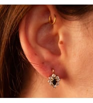 Çiçek Model Safir Taşlı Altın Küpe
