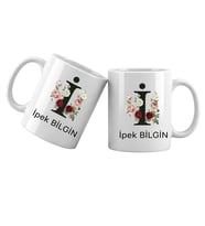 İ Harfli Kişiye Özel İsimli Porselen Kupa Bardak – Çiçekli Monogram Harf Tasarımlı İsim Yazılı Kişiselleştirilebilir Hediye Kupa (Beyaz)