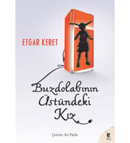 Buzdolabının Üstündeki Kız