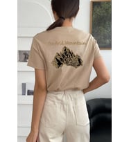 Unisex Arid Mountain Baskılı T-shirt (Bej)