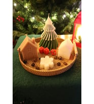 Yılbaşı Mumu, Yeni Yıl Dekor, Noel Dekoratif Mum, Kokulu Mum, Hediye, Rattan Tepsili Mum Seti 9lu (Kırmızı-Beyaz)