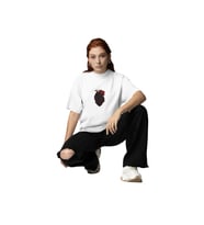 Çift el kalp baskılı oversize T-shirt (Beyaz)
