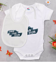 BK Kids Darlandum Tasarımlı Beyaz Bebek Body Zıbın ve Mama Önlüğü Hediye Seti-1