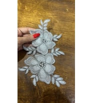 21X14 CM GÜMÜŞ RENK NAKIŞ İŞLEME ÇİÇEKLİ APLİKE
