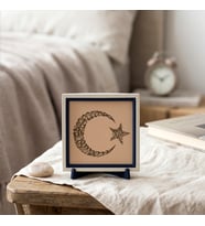Özel Hilal Tasarımlı Kelime-i Tevhid Objesi, Modern Dekorasyon İçin Şık Masaüstü Aksesuarı 10x10 cm