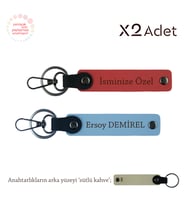 Akrabaya Romantik Jest, İsim Yazılı 2’li Anahtarlık Hediye Takımı, Nar Çiçeği-Gök Mavi-Sütlü Kahve