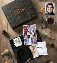 Kişiye Özel Karikatürlü Best Mom Ever Anneye Hediye Hediye Kutusu - Kişiye Özel Türk Kahvesi Fincanı, Türk Kahvesi 6 Gr, Fotoğraf 1 Adet Anneler Günü Hediyesi