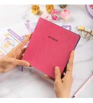 16,5x16,5 cm Pembe Yumuşak Deri Kapak Noktalı Tarihsiz Dikişli Not Okul Defteri