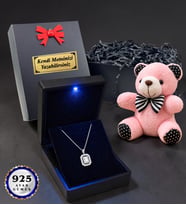 Kişiye Özel 925 Ayar Gümüş Baget Taşlı Kolye ve Pembe Ayıcık – Zirkon Şık Hediye